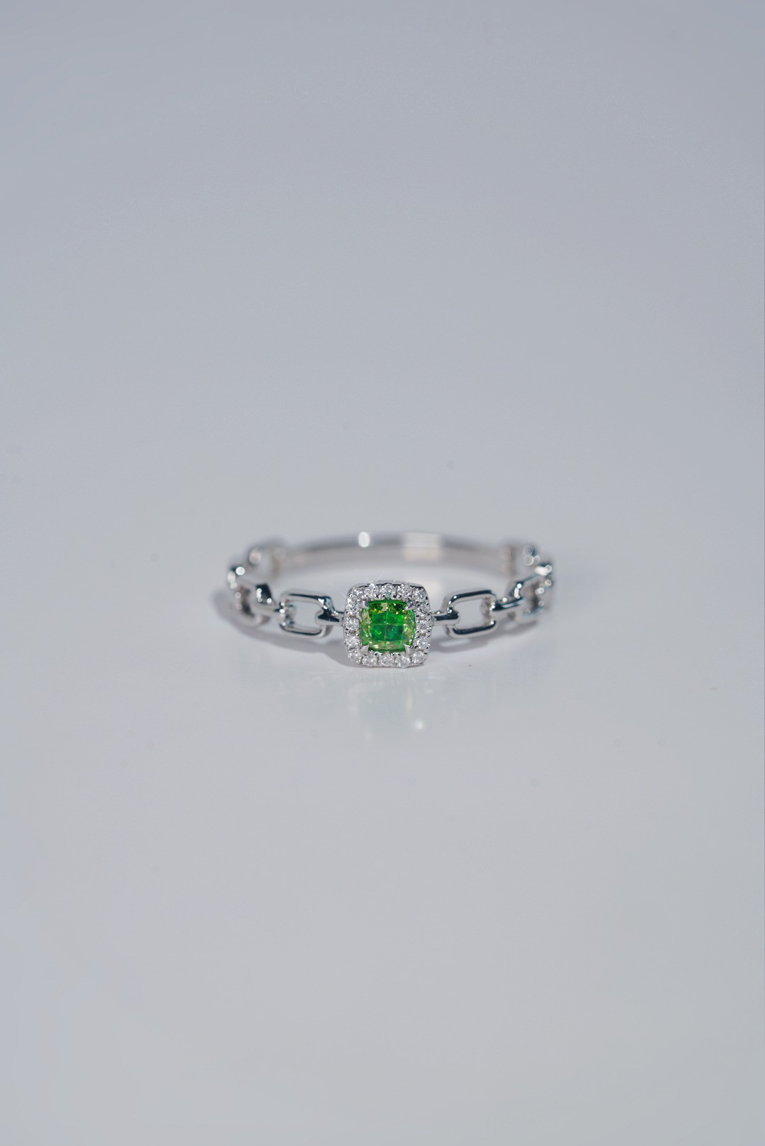 グリーンダイヤモンド付きリングk18