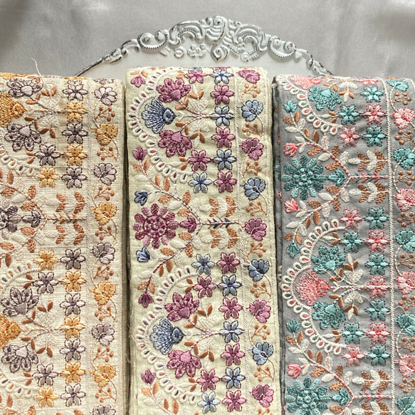 インド刺繍リボン 8cm幅×50cm 白 シルク素材 ✳︎ オフホワイト イエロー 黄色 3枚目の画像