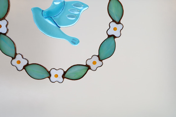 白い小花のリースと水色の小鳥　✤ ＜ステンドグラス＞ ✤ 5枚目の画像