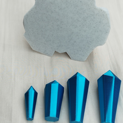 メタリックブルーのクリスタルイメージオブジェ フィギュア