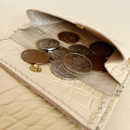 カードがたくさん入る三つ折り財布 クロコダイル型押しレザー 少し