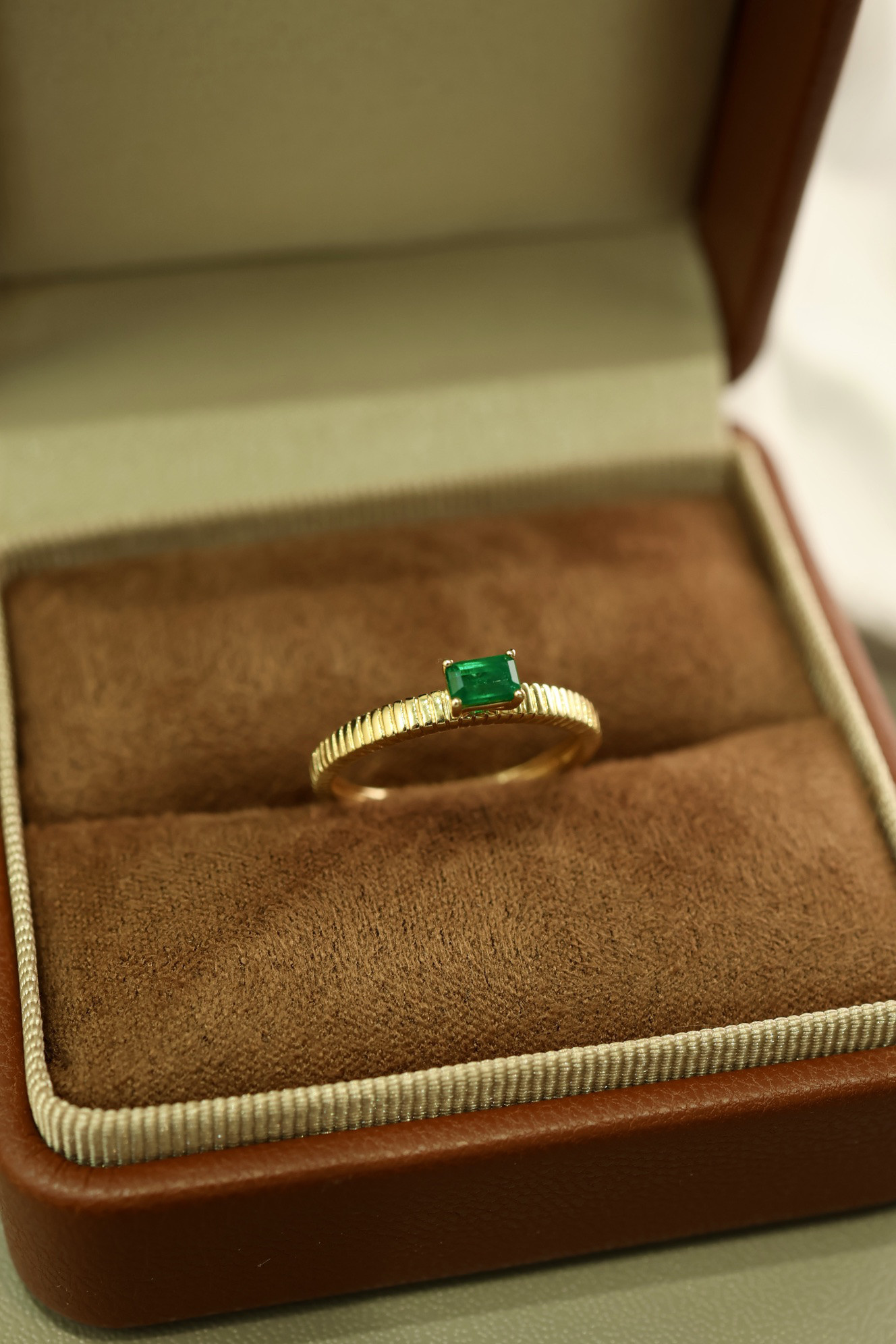 エメラルドリングk18