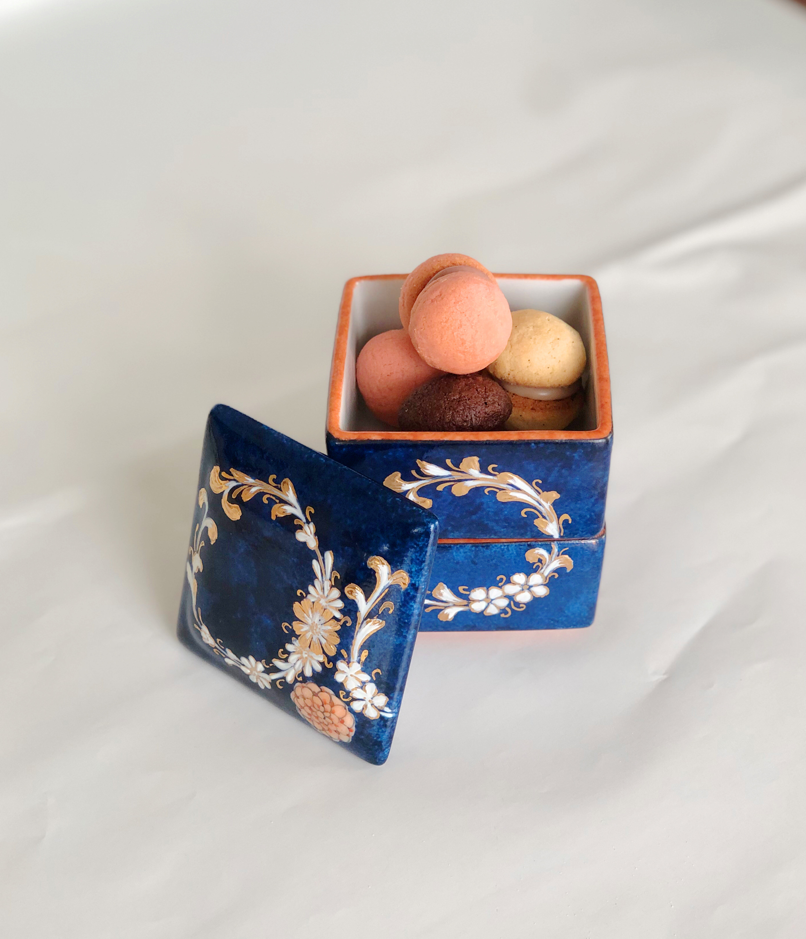 小さなお菓子箱・瑠璃色