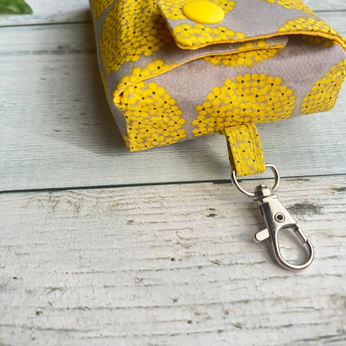 立体ポケットティッシュケース 黄色花柄 ナスカン付 ポータブル