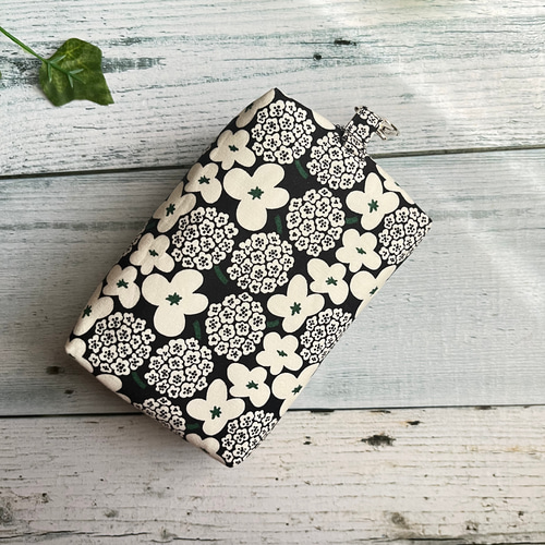 ポケットティッシュカバー BLACK Flower ハンドメイド 立体ポケットティッシュケース 黒花柄 ナスカン付 ポータブル