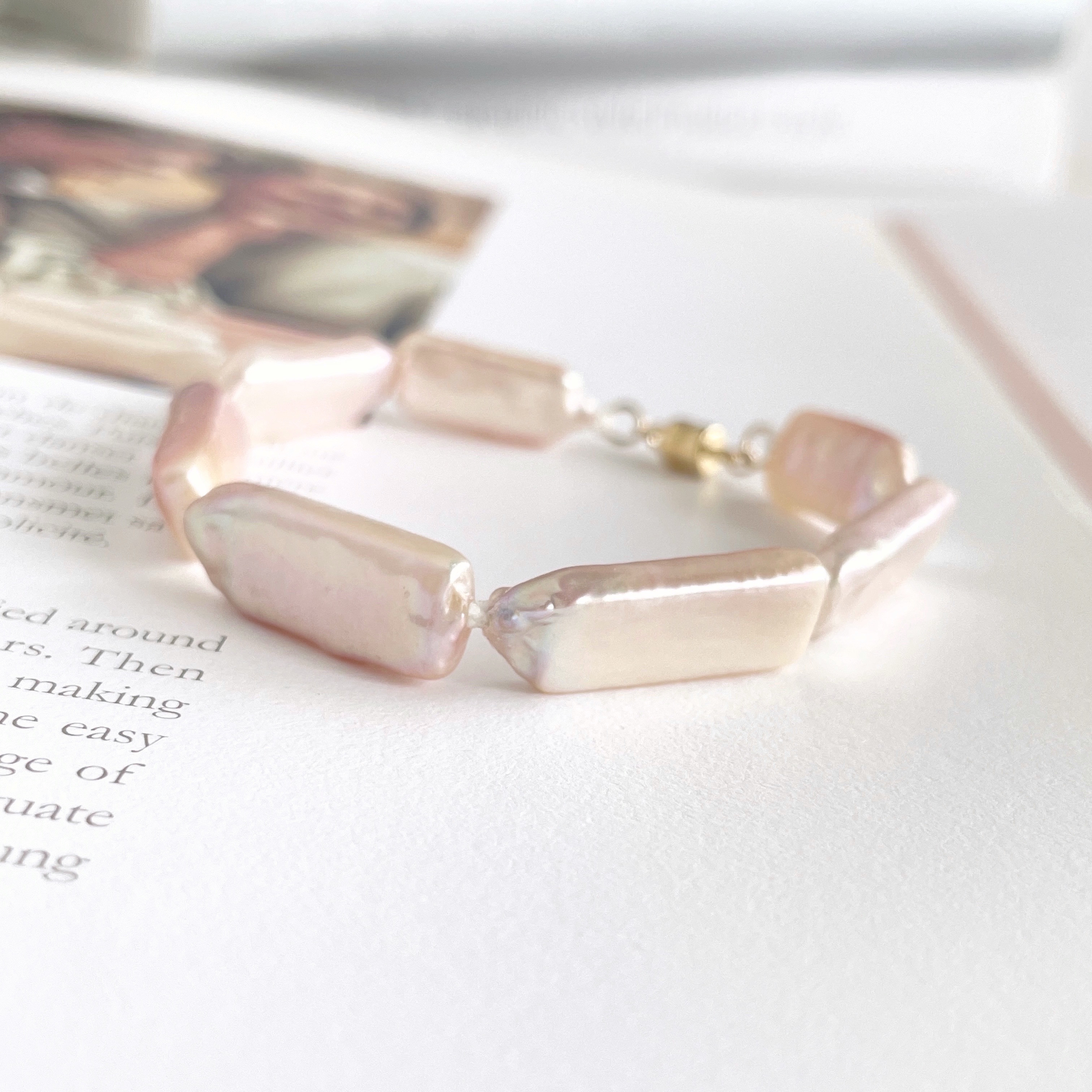 桜ピンク 淡水真珠 長方形のパールのブレスレット(K14gf)