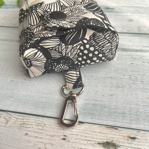 立体ポケットティッシュケース 黒花柄 ナスカン付 ポータブル