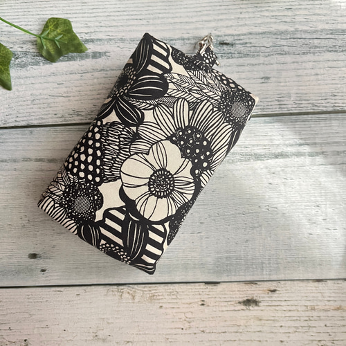 立体ポケットティッシュケース 黒花柄 ナスカン付 ポータブル