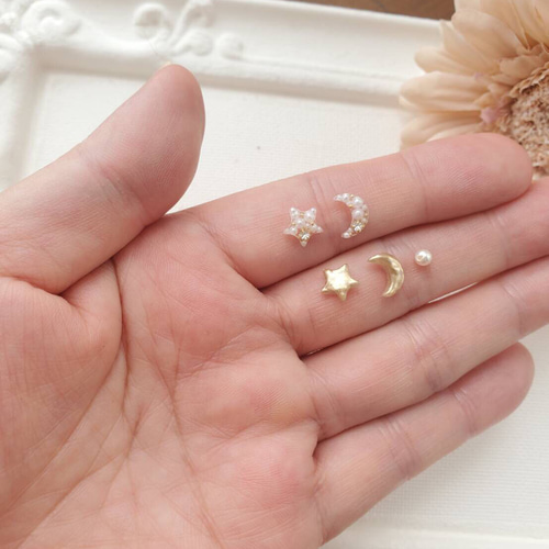 小さい星 月ピアス ピアス（スタッド・一粒） Hanairo 通販｜Creema 
