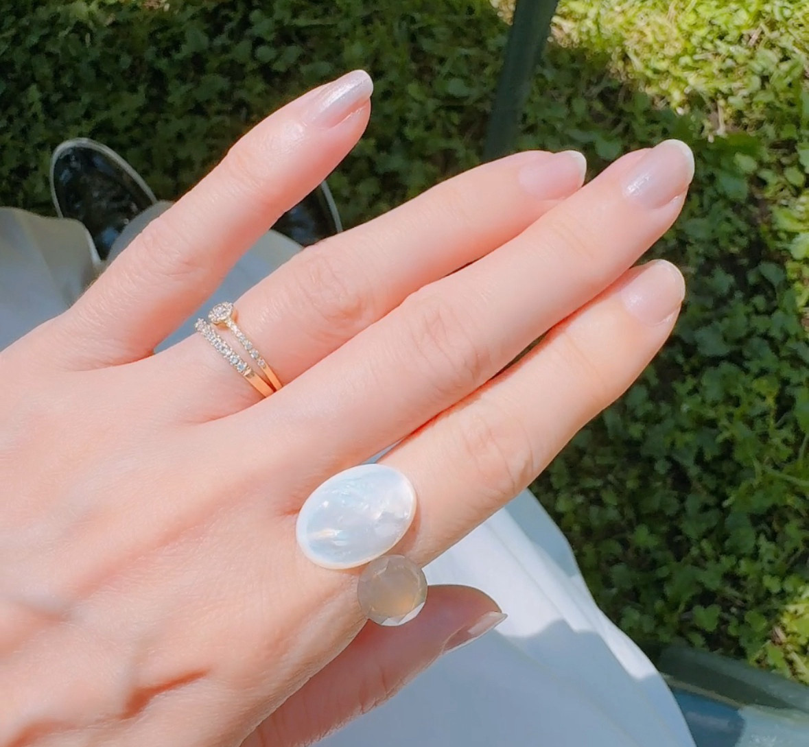 【上品なグレーと清楚な白が絶妙に調和】グレーオニキス ×ホワイトシェルのフォークリング