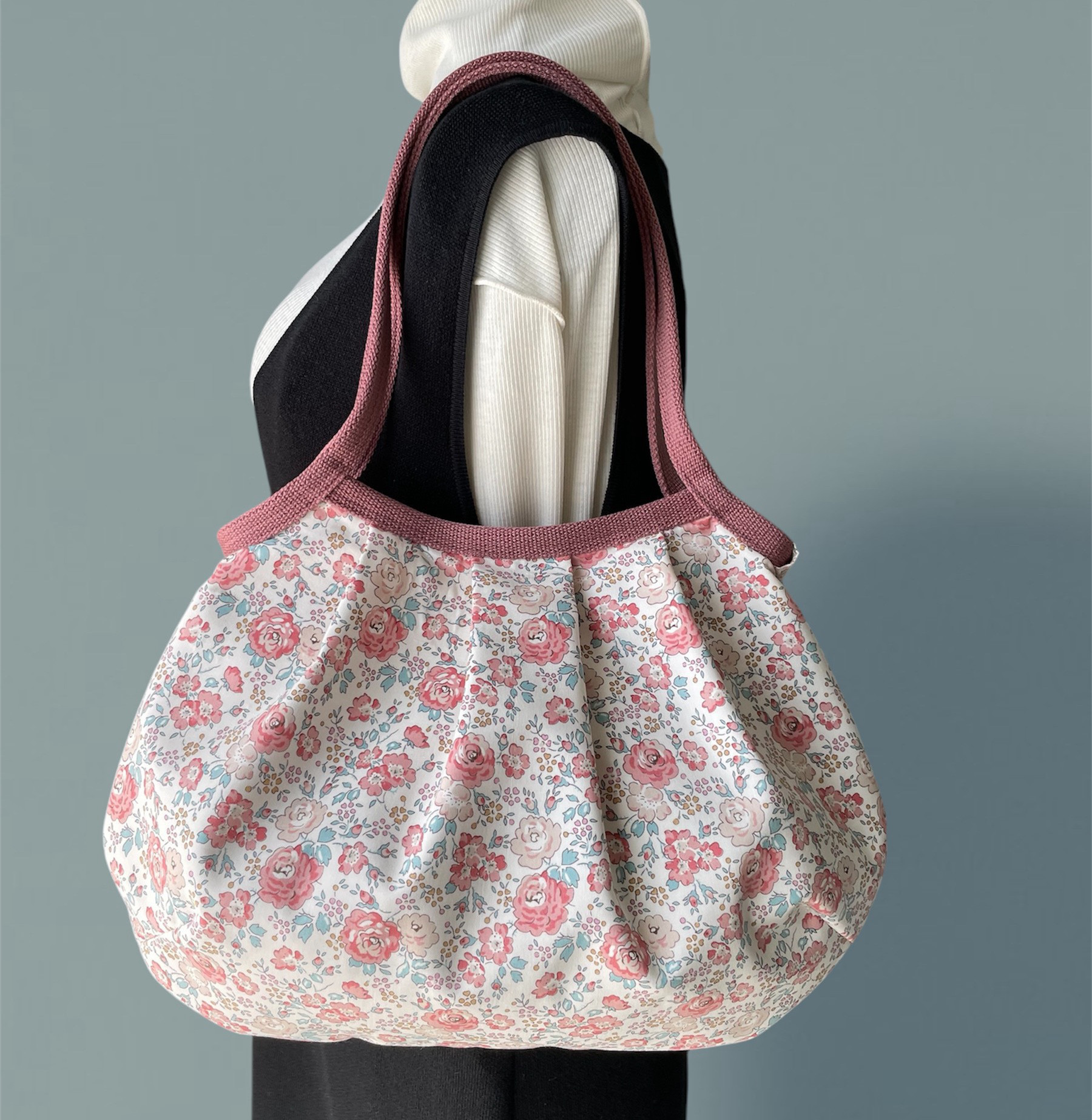 コロンと可愛いショルダーグラニーバッグ  ✤リバティ✤　フェリシテ　サーモンピンク　◎選べる2サイズ