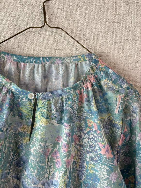 アリスズガーデン　ギャザーブラウス 2枚目の画像