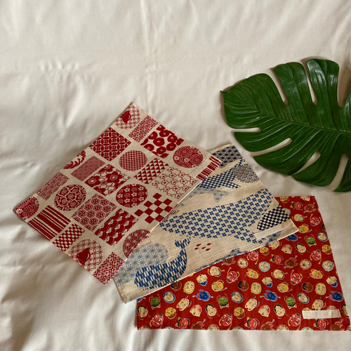 赤い編み目模様のランチョンマット 赤い編み目模様のランチョンマット