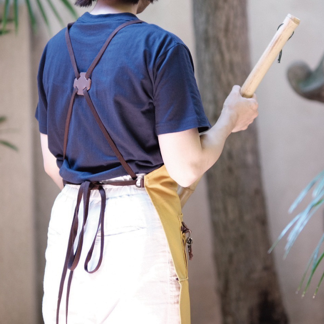 保護ネコ支援【aoneco×aruci】ハカマエプロン カーキ 寄付チケット800円分付き an039