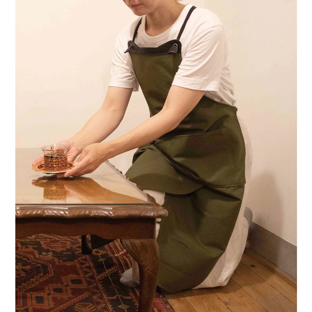 保護ネコ支援【aoneco×aruci】ハカマエプロン カーキ 寄付チケット800円分付き an039