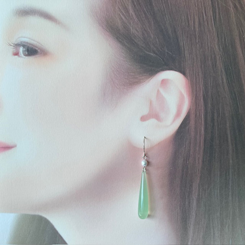 ロング ウォータードロップ ピアス （ 樹脂 グリーン パール ラウンド