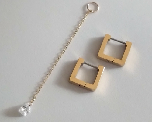 金属アレルギー対応☆サージカルステンレス スクエア型チャーム付き