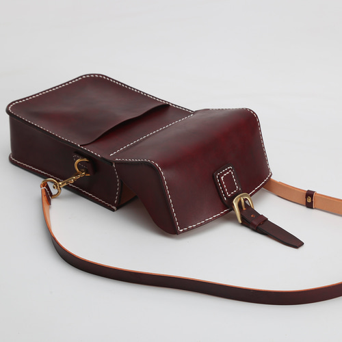 本革ハンドメイド　ショルダーバッグ　フルオーダー専用 総かぶせ 本革手作りレディースハードムーンショルダーバッグ