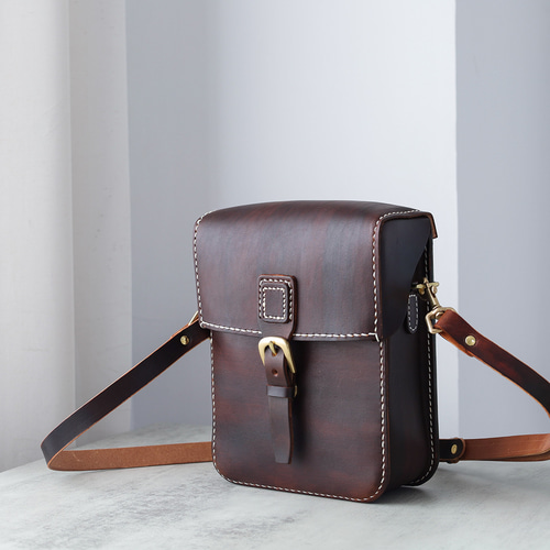 ☆1個限りキャンペーン中！☆本革手作りのレザーショルダーバッグ