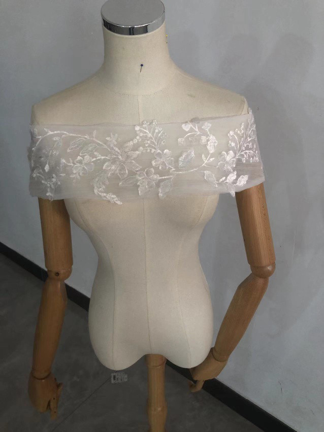 送料無料！ウエディングドレス オフショルダー　色直し　サイズ調整可能　ドレスアレンジ お色直し ロールカラー