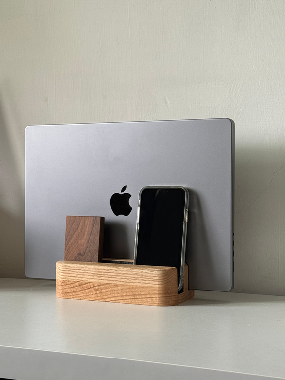無垢材ダブルスロットラップトップスタンドタブレットストレージラックラップトップストレージフリーレタリング macbook カスタ 7枚目の画像