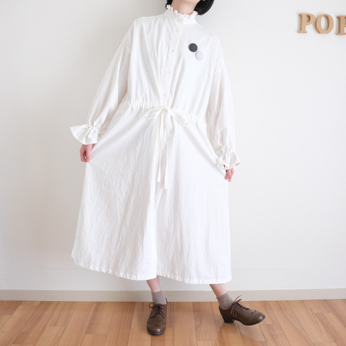 フリルシャツワンピース 腰紐でギャザー調整可能 選べるブローチ