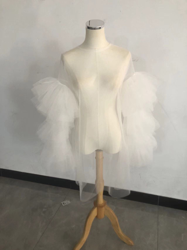 送料無料！ 抜群のおしゃれ見えカーディガン(ボレロ) オフホワイトソフトチュール ラッフルフリル 長袖　演奏会/音楽会