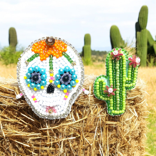 カラベラサボテンブローチ ビーズ刺繍 ガイコツ ハロウィン ブローチ