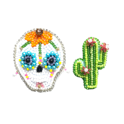 カラベラサボテンブローチ ビーズ刺繍 ガイコツ ハロウィン ブローチ