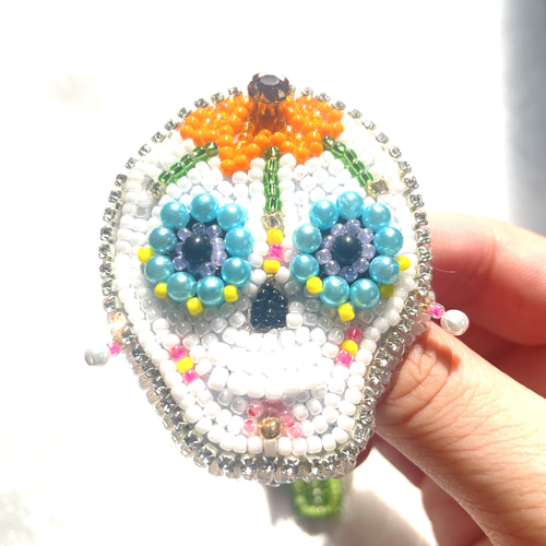 カラベラサボテンブローチ ビーズ刺繍 ガイコツ ハロウィン ブローチ