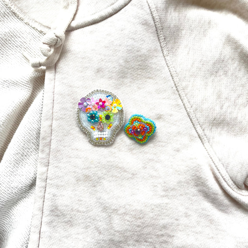 カラベラフラワーブローチ ビーズ刺繍 ガイコツ ハロウィン