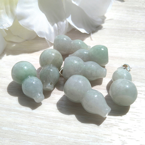 縁起物 翡翠（ジェイド／ジェダイド） ひょうたん（瓢箪）型 天然石