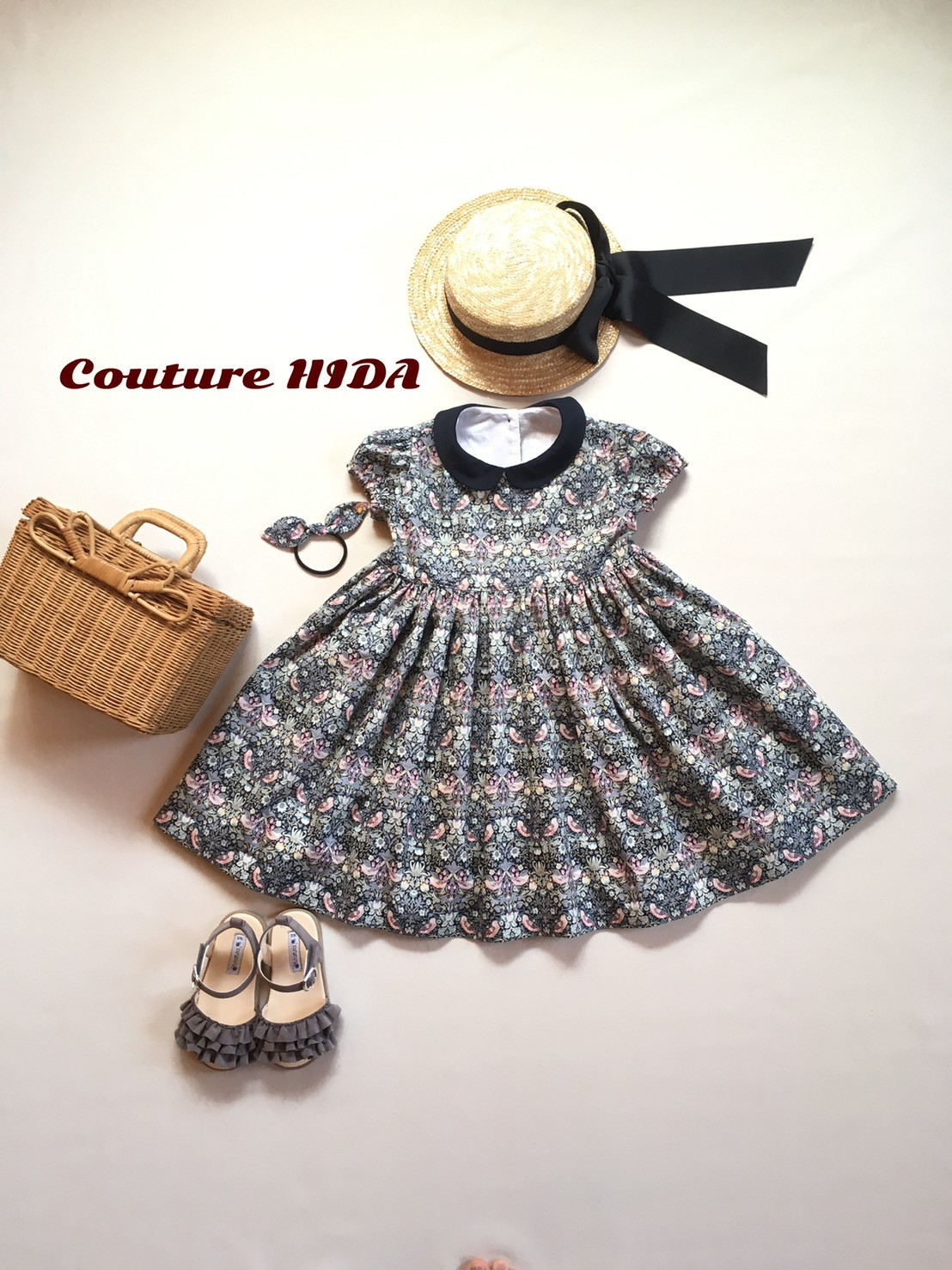 ★【リバティ社　ストロベリーシーフ】小さな丸襟　ふんわりお袖の女の子ワンピース　　★親子コーデ　リンクコーデも承ります☆