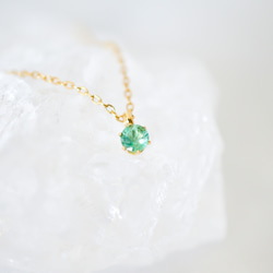 【エメラルドのシンプルな一粒ネックレス】緑/4mm/天然石/サージカルステンレス/つけっぱなしok 7枚目の画像