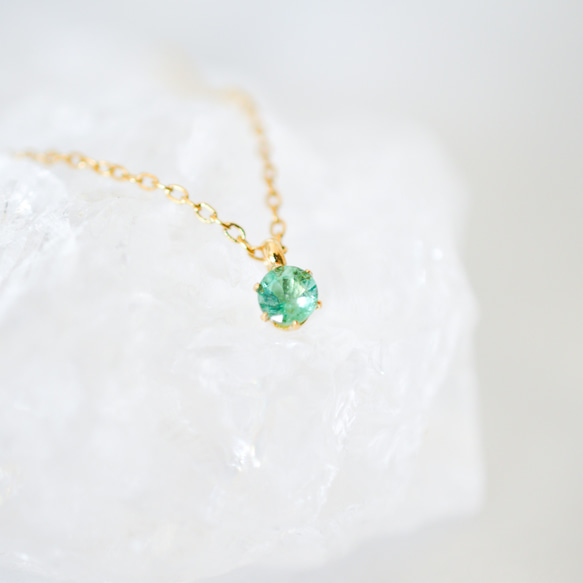 【エメラルドのシンプルな一粒ネックレス】緑/4mm/天然石/サージカルステンレス/つけっぱなしok 7枚目の画像