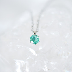 【エメラルドのシンプルな一粒ネックレス】緑/4mm/天然石/サージカルステンレス/つけっぱなしok 6枚目の画像
