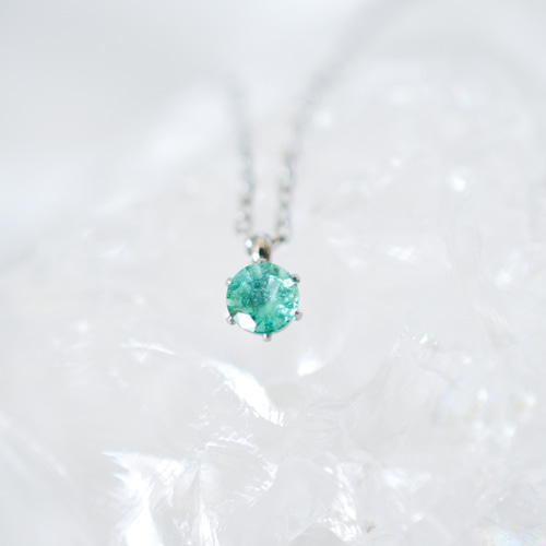 エメラルドのシンプルな一粒ネックレス】緑/4mm/天然石/サージカル