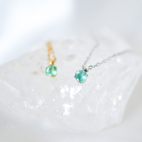 【エメラルドのシンプルな一粒ネックレス】緑/4mm/天然石/サージカルステンレス/つけっぱなしok 5枚目の画像
