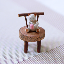 小さな木の椅子とくまの置物（A）（陶器）【Creema限定】 その他置物