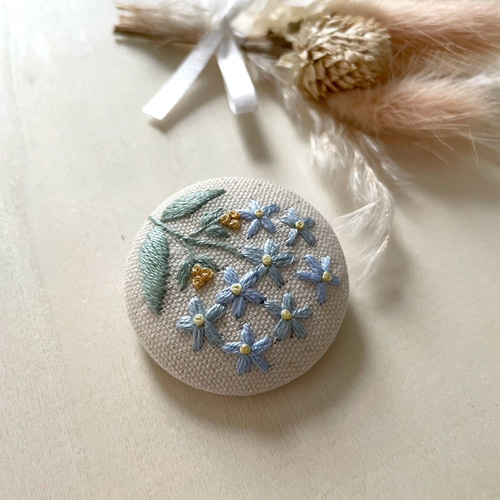【2024正規激安】 ブルースターの刺繍ブローチ くるみボタン ブローチ cocomu 通販 その他