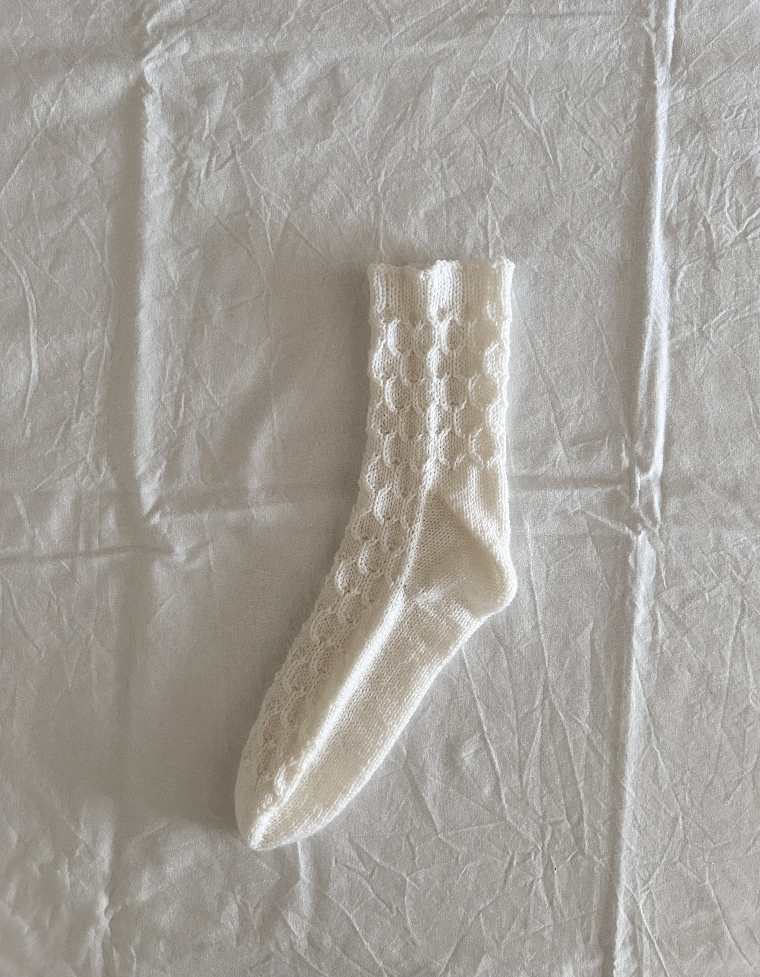 透かし編みの手編み靴下 「kawara 白」 靴下 &knit 通販