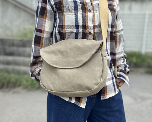 【美品】 Creek メッセンジャーバッグ ベージュ フィッシングバッグM サンドベージュ 大容量 アルバートン
