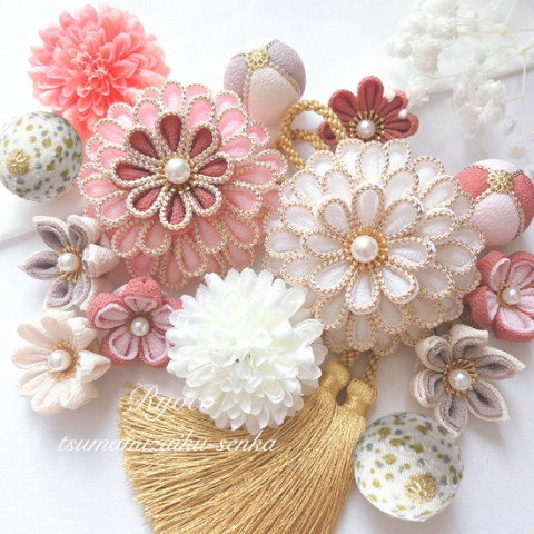 受注制作【真赭色×薄ピンク×白〜金縁髪飾り】成人式　卒業式　結婚式　ブライダル　和装髪飾り　和風髪飾り