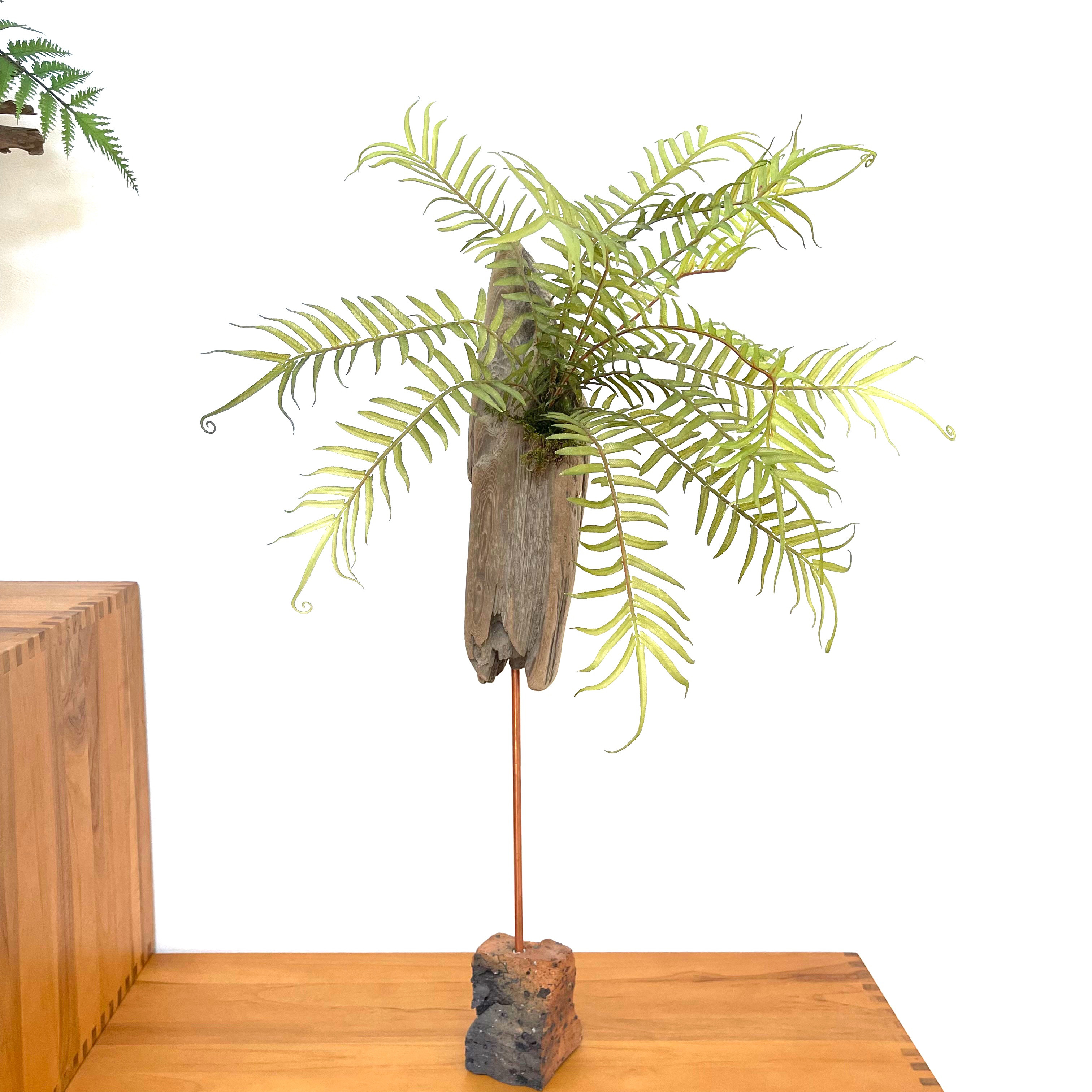 流木スタンドアレンジ　フェイクシダ　プリザーブドモス