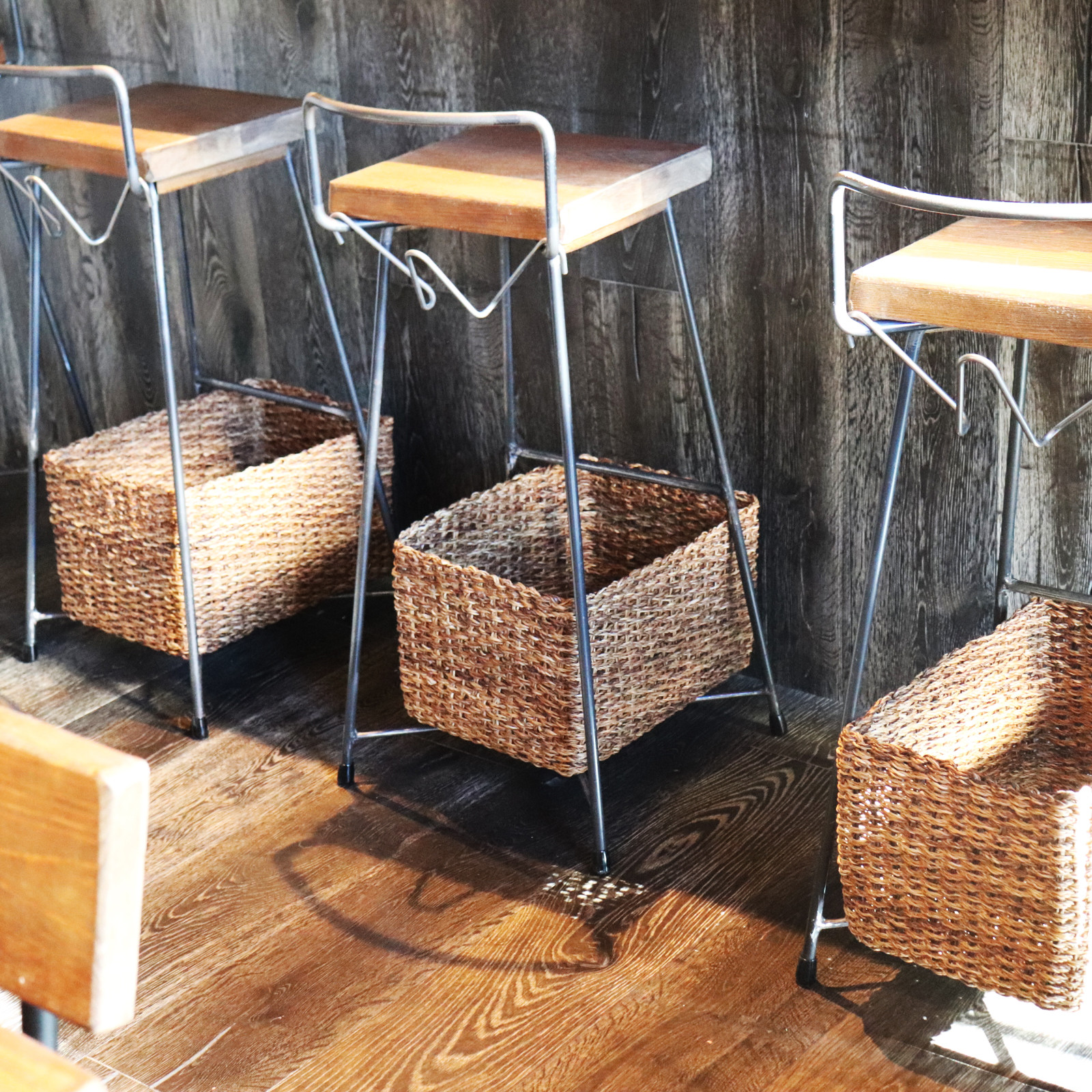 受注オーダー　座面高さ600から700程度　下にカゴ置けますハイカウンター ハーフ背もたれ付きイス カウンターテーブル用