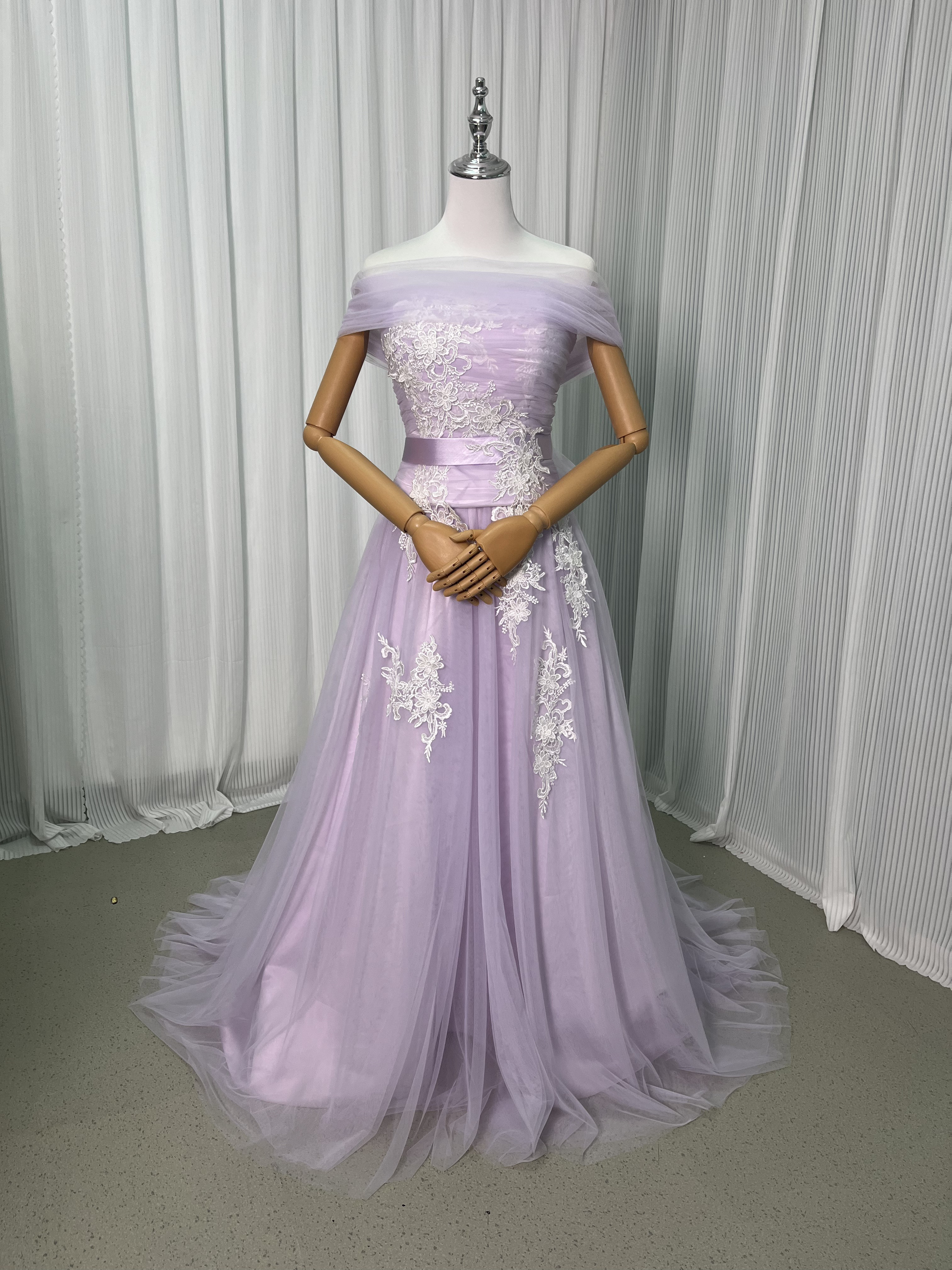 送料無料！カラードレス オーキッド オフショルダー 繊細レース トレーン 披露宴/結婚式 可愛い 29,770円