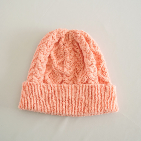 カシミヤのケーブル編みニット帽　ピンク【送料無料】 1枚目の画像