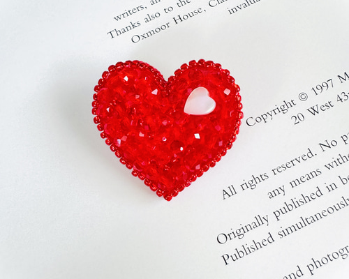 再販）マザーオブパール ミニハートブローチ❤️レッド ビーズ刺繍