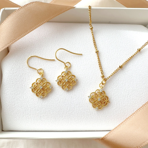 専用ページ ピアス シルバー ネックレス シルバーあり◇透かしモチーフのピアス・ネックレスセット