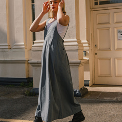 V領收腰吊帶裙 - 藍灰 第8張的照片